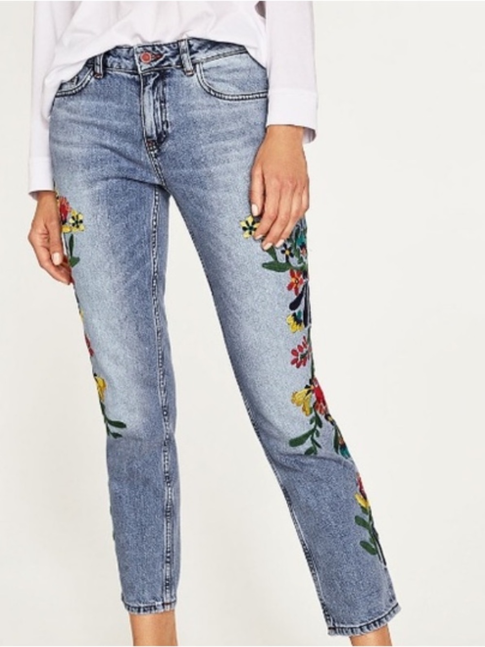 Zara Light Blue Straight-Leg Jeans with Floral Side Embroidery - Picture 13 of 14
